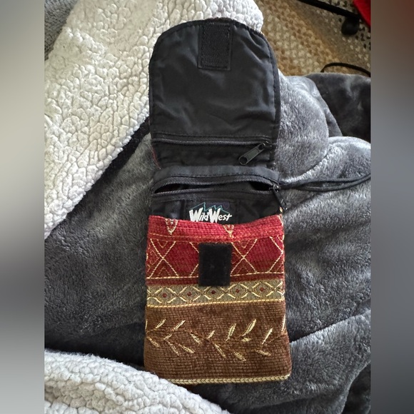 Wild West Chic Patterned Crossbody Bag - Picture 4 of 4